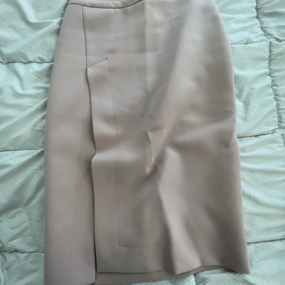 Bcbg beige staple skirt